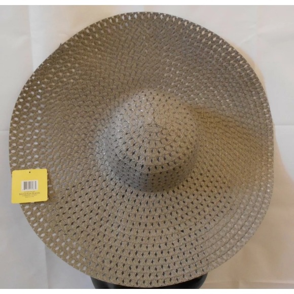 oversized floppy sun hat